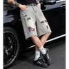 Shorts de mezclilla rotos estilo retro americano 2026 para hombre, diseño de verano, shorts casuales versátiles de pierna recta, ligeros