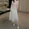 Moda femenina de nicho de alta gama otoño 2026 juvenil top de punto de manga larga falda versátil traje elegante para mujer