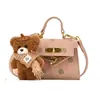 Bolso cruzado casual único y elegante, un diseño de nicho con una sensación de alta calidad, nueva colección otoño 2026, un bolso cuadrado pequeño para mujer, con un aspecto hermoso y moderno