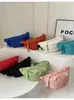 Riñonera de nailon 2026 nuevo estilo bandolera para el pecho bolsa casual de lona para mujer de moda color liso deportiva nicho versátil venta directa