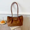 Bolso tote de gran capacidad para el día a día, bolso de hombro de gamuza moderno retro y a la moda, bolso de axila moderno para el uso diario