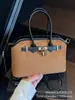 Bolsas de Luxo para Mulheres 2025 Nova Moda Versátil Bolsa de Ombro Bolsa Transversal para o Dia a Dia Bolsa Tote de Nicho
