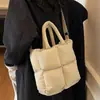 Bolsa de Algodão Estilo Coreano 2025 Lançamento Transfronteiriço Nova Bolsa de Roupas de Algodão Bordada para Mulheres Versátil Bolsa de Ombro para o Dia a Dia para Mulheres