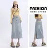 Saia Jeans Feminina Primavera e Outono Nova Cintura Alta Emagrecedora Linha A Casual Comprimento Médio Cor Clara Fenda Lateral