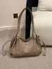 Bolsa Transfronteiriça 2025 Novo Modelo para o Dia a Dia Leve Luxo Retrô com Cordão Bolsa Baguete Nicho Ombro Único Sob o Braço Bolsa de Mão Casual Feminina