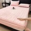 Colcha matelassada, de cor sólida e espessa, com acabamento em veludo de leite, proporcionando calor de inverno.; protetor de colchão para colchões Simmons; conjunto de lençóis com forro de fleece