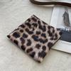 Bufanda cuadrada Celi * e con estampado de leopardo del milenio, estilo chica hot americana, bufanda de viento para mujer, bufanda de viento retro pura