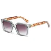 Gafas de Sol Cuadradas Transfronterizas Nuevas 2025 Marco Grande Simple Cuadrado Remache Moda Europea y Americana Gafas de Exportación al por Mayor