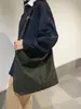 Bolsa de Veludo da Moda para Mulheres 2025 Nova Bolsa Tote de Grande Capacidade para Ombro e Transversal Bolsa Casual de Cor Lisa Simples