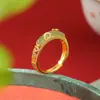Yuebao Joyería Jade Hetian Natural Plata de Ley S925 Chapado en Oro Patrón de Hierba Tang Semiarqueado Sodalita Anillo de Plata de Gama Alta Nicho