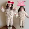 Conjunto de Veludo de Inverno para Meninas 2025 Nova Jaqueta Moletom com Capuz para Crianças Conjunto de Duas Peças da Moda para Outono e Inverno