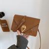 Bolsa feminina nicho design moda all-match Water Drop Lock bolsa quadrada pequena 2023 nova moda patente de couro ombro bolsa mensageiro