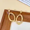 Pendientes Geométricos Huecos Exagerados de Círculo Electroplateado Transfronterizos para Mujer, Pendientes y Accesorios para Orejas Simples Lisos Dorados de Gama Alta Europeos y Americanos