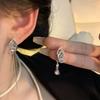 Pendientes largos asimétricos elegantes de mariposa para mujer, diseño de nicho de lujo ligero, pendientes de alta gama, pendientes estilo frío ins