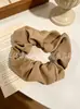 Al por mayor en stock scrunchies de tela simples, scrunchies bordados florales estilo coreano, diademas, ligas para el cabello