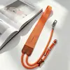 Lanyard largo cruzado para teléfono, correa multifuncional para el cuello para hombres y mujeres, adecuado para senderismo al aire libre, con cadena engrosada y cubierta de carcasa, accesorio portátil