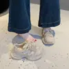 Zapatos deportivos casuales de suela gruesa 2026, zapatos tipo "dad" ligeros de malla transpirable para mujer, versátiles zapatos nuevos de verano con punta ancha para correr