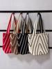 Nicho nórdico de malha feminina Bolsa Crossbody Bolsa Ondulado Bolsa de ombro All-match Moda Tecido Crossbody Bolsa Balde Bolsa