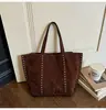Bolso de Mano Grande de Gamuza Nuevo para Mujer, Bolso de Hombro de Moda con Remaches, Bolso Retro para el Trabajo Debajo del Brazo