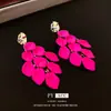 Aretes de Borla de Pétalo de Aguja Plateada, Sensación de Lujo Ligero y Gama Alta, Aretes de Nicho con un Ambiente Vintage, Versátiles y Elegantes, Venta al por Mayor