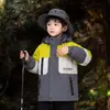 Chaqueta Cortavientos con Bolsillo con Cremallera para Niños de Primavera y Otoño Estilo Coreano Conjunto Guapo de Dos Piezas Ropa Infantil Ropa para Niños Pequeños y Medianos Comercio Exterior