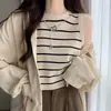 Camisola listrada para mulheres, camada interna para primavera e outono, camiseta de malha versátil de manga curta sem costas para o verão