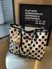 Bolso tote de diseño de nicho de verano transfronterizo, moda casual, exquisito, diario, para mujer, bolso de hombro versátil de gran capacidad para mujer