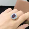 Anel de opala negra natural com diamantes inteiros no atacado para senhoras oval ovos de pombo Europa e Estados Unidos super azul 8x 11mm fornecimento direto da área de mineração