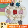 Venta al por mayor del fabricante Llavero de Manzana de Arcilla Blanda con Diamantes, Lindo Colgante Personalizado para Bolso, Llavero de Coche, Accesorios Coloridos