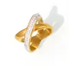 Anillo de diamantes en forma de X con personalidad simple, de venta caliente transfronteriza, estilo europeo y americano, diseño geométrico irregular, acero de titanio chapado en oro de 18 quilates.