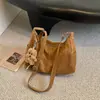 Bolsa transversal de couro macio elegante e estilosa para mulheres, grande capacidade, novo modelo 2026, bolsa de ombro casual e versátil para o dia a dia.