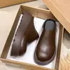 Sandálias estilo Birkenstock de sola grossa, que aumentam a altura, para mulheres, com design de bico fechado, perfeitas para usar ao ar livre, nova coleção de outono de 2026, ideais para mulheres baixinhas e fáceis de calçar.