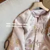 Nova Jaqueta Curta Rosa Estilo Chinês Gola Redonda Estampada Bronze Botão para Mulheres Primavera Nova Roupa Fina Estilo Chinês 99130