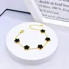 Pulsera de Acero de Titanio Trébol de la Suerte Flor de Cinco Hojas, Sencilla y Moderna, Versátil, Estilo de Lujo Ligero, Juego de Joyería de Nácar de Doble Cara