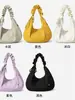 Bolso bandolera de color liso estilo retro japonés con correa de hombro plisada, simple y elegante, con un encanto de hada, hecho de nailon y diseñado para llevarse debajo del brazo