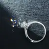Anillo de bodas clásico con seis garras y corona de imitación de diamante Mosan americano de color D para mujer, con diseño de mano rápida y venta en vivo.