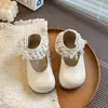 Sapatos Delicados com Renda para Meninas 2026 Nova Coleção de Primavera Sapatos de Princesa para Crianças com Laços Sapatos de Couro da Moda para Bebês