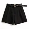 Foto real de shorts de alfaiataria brancos femininos, modelo novo de 2026, adequado para primavera e verão, super populares, cintura alta, corte A, calças femininas de perna larga muito estilosas