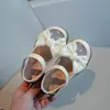 Zapatos para Niñas Zapatos de Princesa 2024 Primavera/Verano Nuevos Zapatos de Cuero para Niños Estilo Coreano Zapatos de Suela Suave para Niñas Sandalias Cerradas de Malla Transpirable