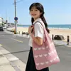 Bolso de Hombro Tejido Hueco de Verano para Mujer 2025 Nuevo Estilo Bolso de Punto con Flor de Hilo Gran Capacidad Bolso Tote