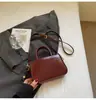Bolsa Quadrada Pequena Manual Casual Simples Retrô para Mulheres 2026 Nova Moda Bolsa de Ombro Versátil Tendência Bolsa Transversal