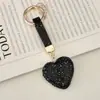 Llavero de Corazón de Diamante Completo de Venta Caliente Cross Colgante de Bolso de Corazón de Melocotón con Pedrería Llavero de Coche Personalidad de Moda Colgante