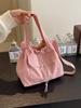 Bolso de Cubo de Lona Casual Artístico de Nicho Estilo Coreano, Bolso de Hombro con Cordón Ajustable a la Moda para Mujer, Celebridad de Internet, Bolso Bandolera de Nailon Plisado