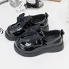 Sapatos de Couro de Princesa para Crianças 2026 Novo Primavera e Outono Estilo Britânico Mocassins Pretos de Solado Macio para Meninas Sapatos de Couro da Moda Tendência