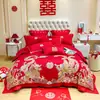 Juego de boda de tela cepillada hipoalergénica en rojo brillante, funda de edredón con bordado pesado de estilo chino exquisito, juego de ropa de cama de cuatro piezas para recién casados
