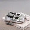 Sapatos de Princesa Vazados com Laço Infantil 2026 Nova Coleção Primavera/Verão Moda Feminina Versátil Mocassins Mary Jane Sapatos Individuais