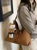 Bolso de hombro estilo retro para mujer, perfecto para exportación, con un aspecto sofisticado, diseño versátil y múltiples usos como mochila o bolso cruzado, hecho de gamuza
