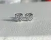 Aretes de Mariposa Sencillos para Mujer Pequeños 2024 Nuevos Modernos Aretes de Viento Frío Aretes de Celebridad de Internet Explosiones