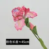 Las flores de iris artificiales de tallo corto y aspecto lujoso son decoraciones exquisitas para una sala de estar acogedora, una decoración de oficina que inspira calidez y adornos comerciales.