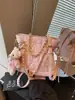 Bolsa de Ombro Única com Relevo Retrô Feminina 2024 Nova Primavera Elegante Bolsa de Ombro Único com Corrente Bolsa Transversal Simples e Fashion